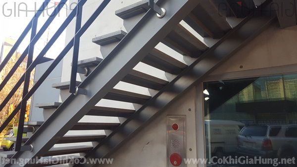 Mẫu cầu thang sắt I nhà xưởng CK511 - bậc gắn đá, gỗ hoặc sắt tùy chọn
