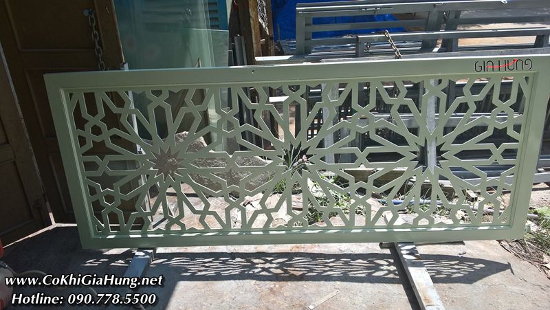 Bảng giá dịch vụ làm cửa sắt giả gỗ + cổng sắt pano giá TỐT