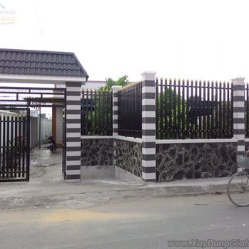 Cửa cổng sắt + mái ngói + hàng rào CK323