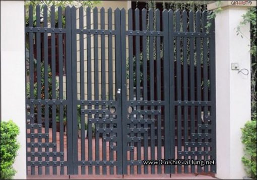 Giá cửa cổng sắt hộp giả gỗ CK967 chỉ 1 triệu/m² - tốt NHÌ tại TpHCM